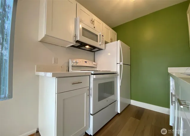 $2,500 | 65 Kirkland Avenue, Unit 214, Kirkland, WA 98033