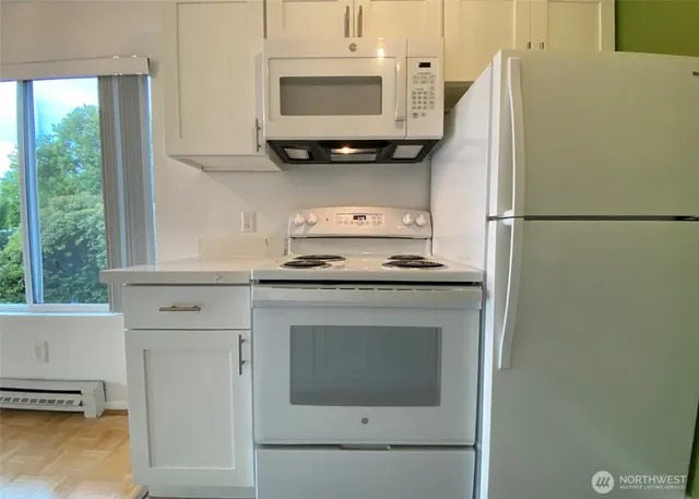 $2,500 | 65 Kirkland Avenue, Unit 214, Kirkland, WA 98033