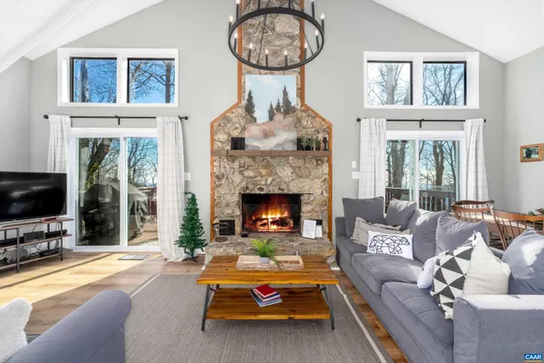 $489,000 | 138 Oak Lane, Roseland, VA 22967