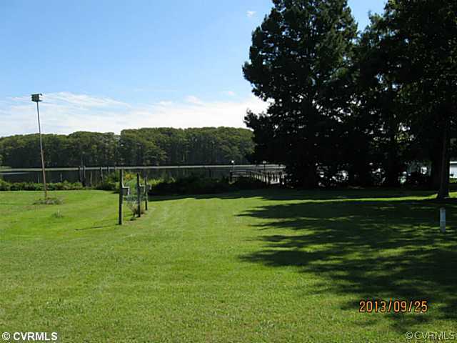 609 Riverside Drive Lanexa, VA 23089 - Photo 10 of 13 View - Yard