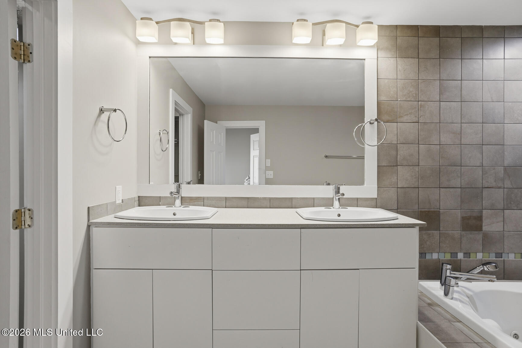 62 Breakers Lane Ridgeland, MS 39157 - Photo 30 of 45 Double Vanities