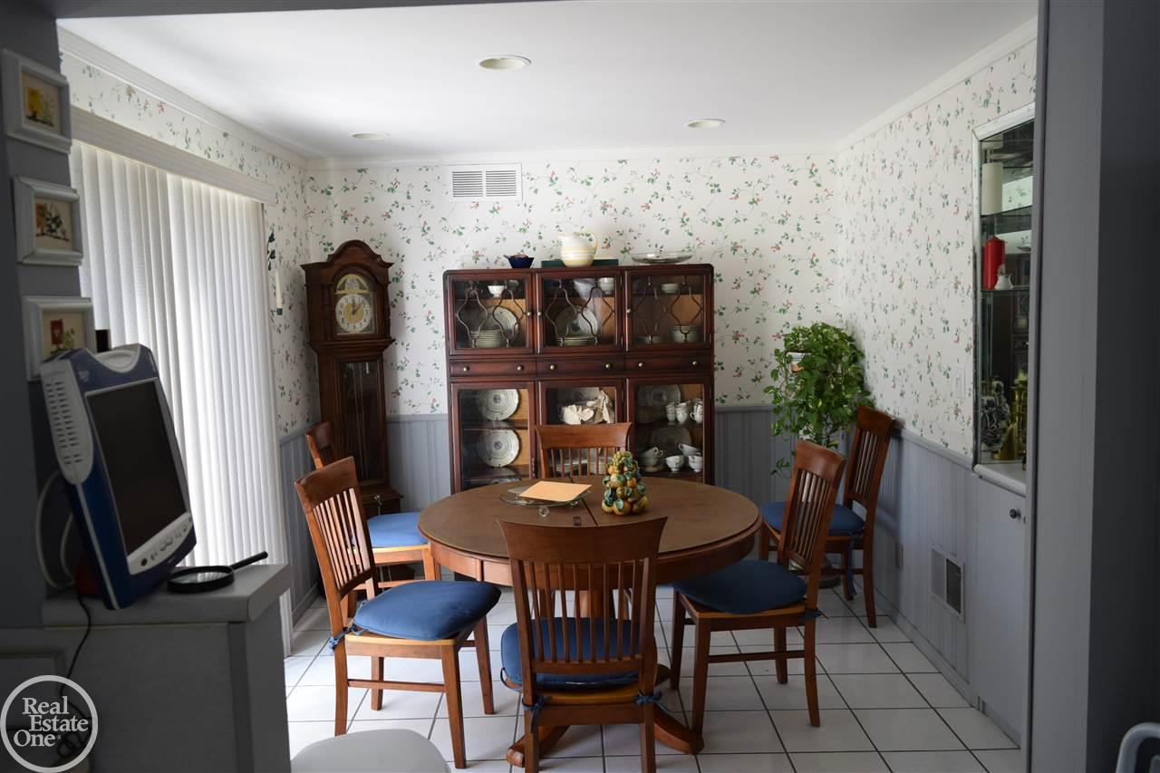 114 Muir Road Grosse Pointe, MI 48236 - Photo 6 of 23 31354895-5.JPG