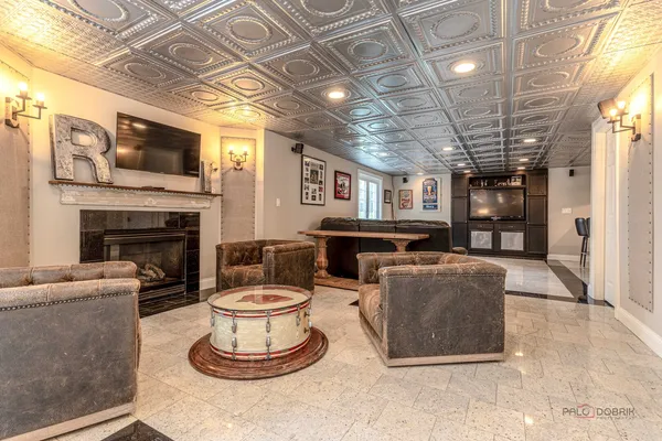 $890,000 | 1800 Darnell Street, Libertyville, IL 60048