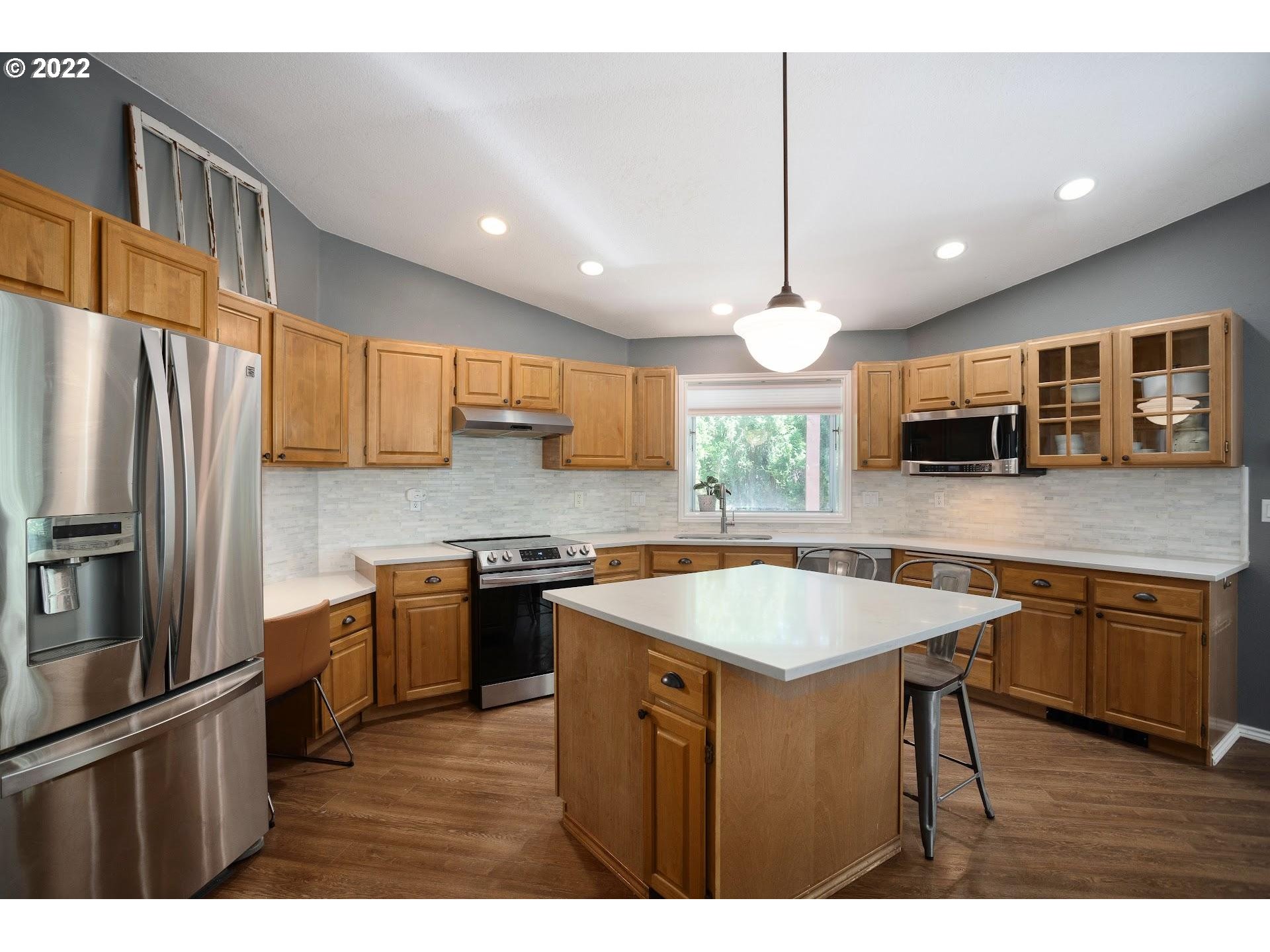 6560 Southwest Alfred Street Portland, OR 97223 - Photo 9 of 28 Kitchen