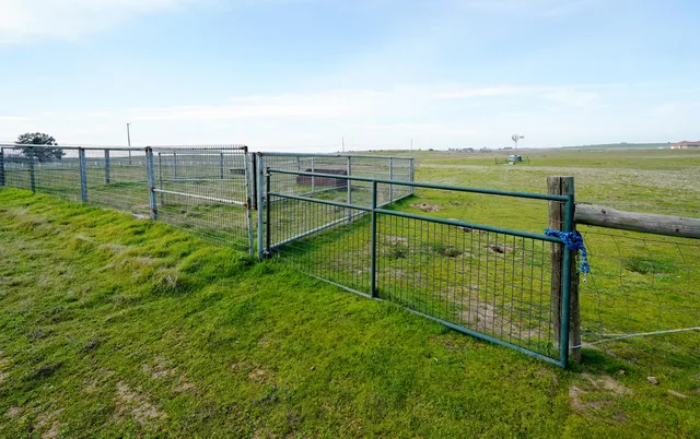 $779,000 | 35099 Heiskell Drive, Raymond, CA 93653