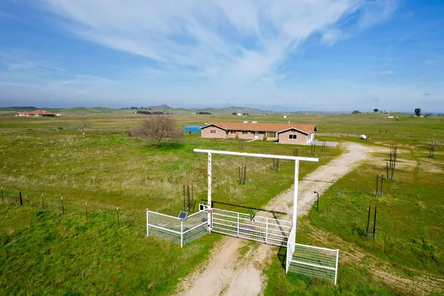 $779,000 | 35099 Heiskell Drive, Raymond, CA 93653