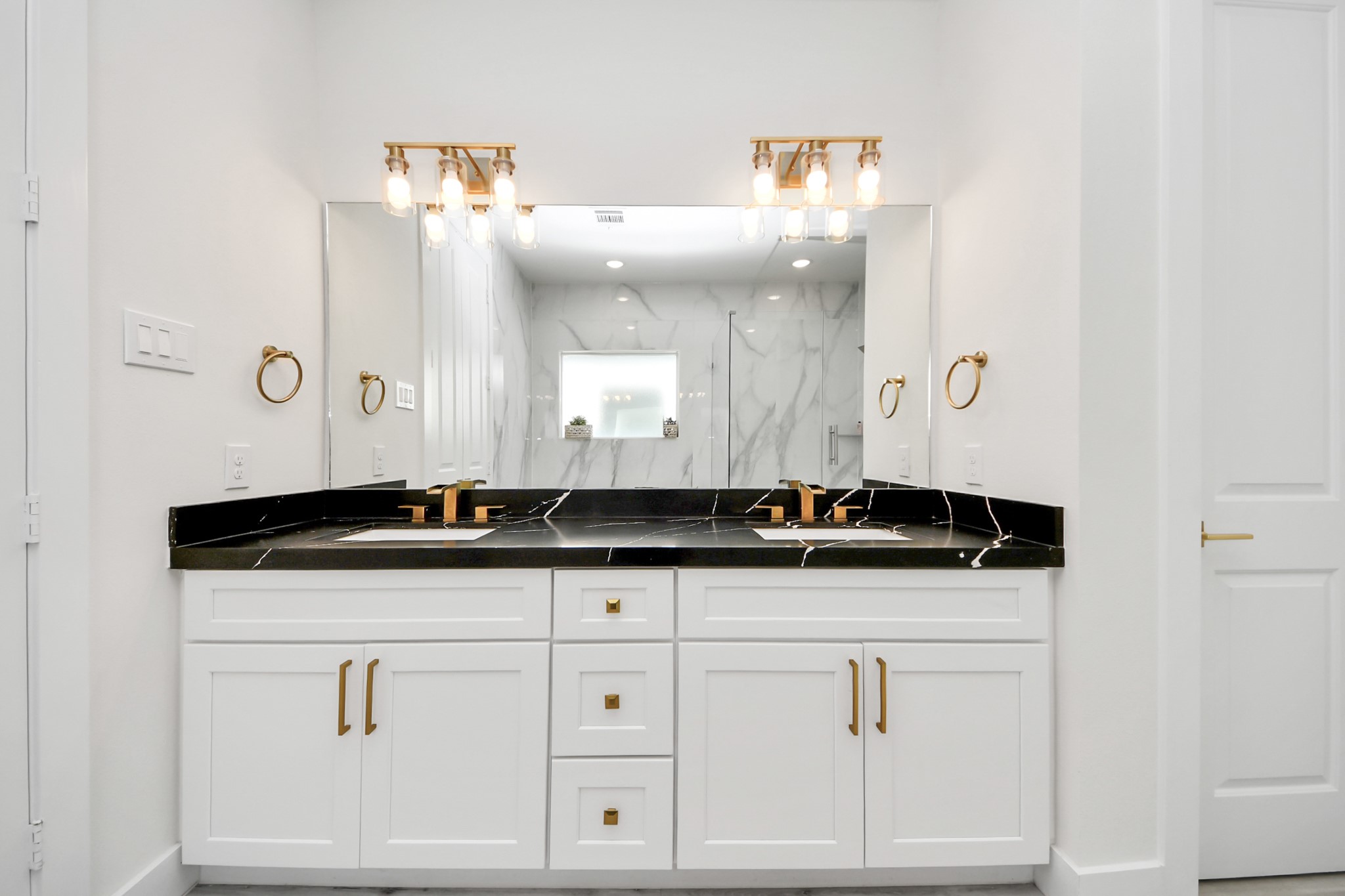 6549 Sealey Street Houston, TX 77091 - Photo 26 of 40 a bathroom with a sink and mirror