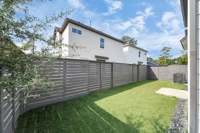 a view of back yard of the house