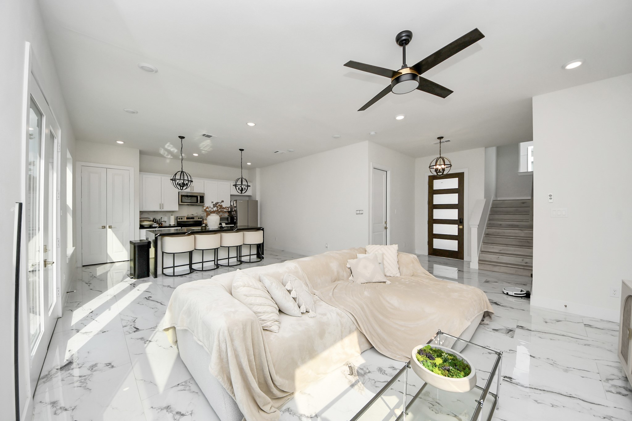 6549 Sealey Street Houston, TX 77091 - Photo 6 of 40 a living room with stainless steel appliances kitchen island furniture and a ceiling fan