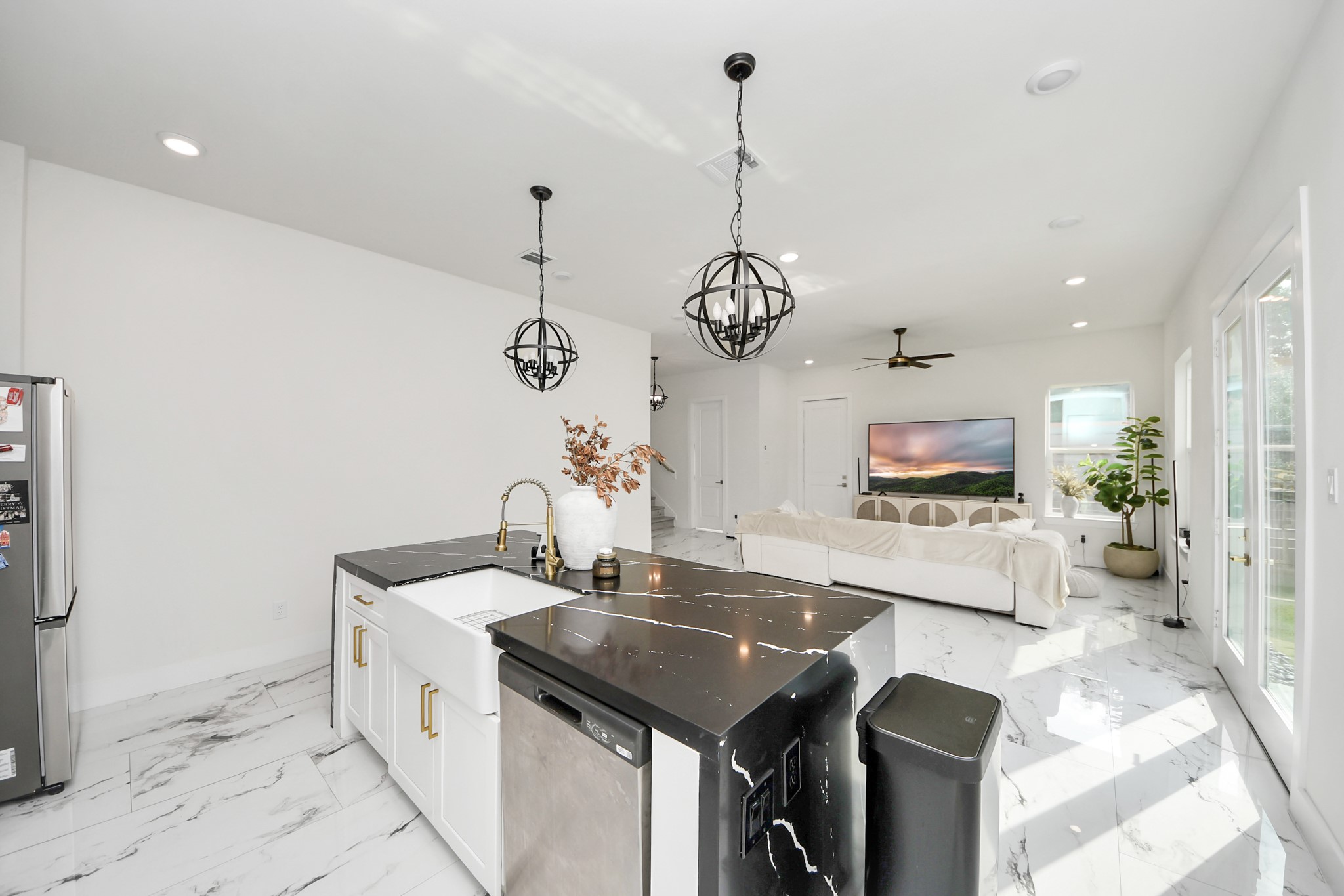 6549 Sealey Street Houston, TX 77091 - Photo 9 of 40 a view of a dining room with furniture