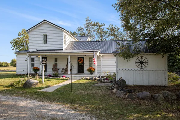 $525,000 | 2960 Cedar Lake Road, Howell, MI 48843