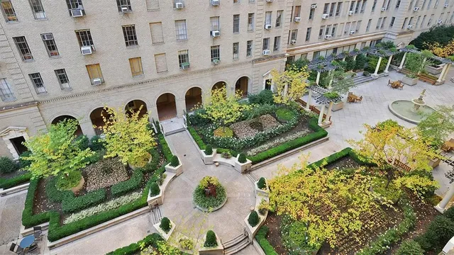 a view of a water fountain
