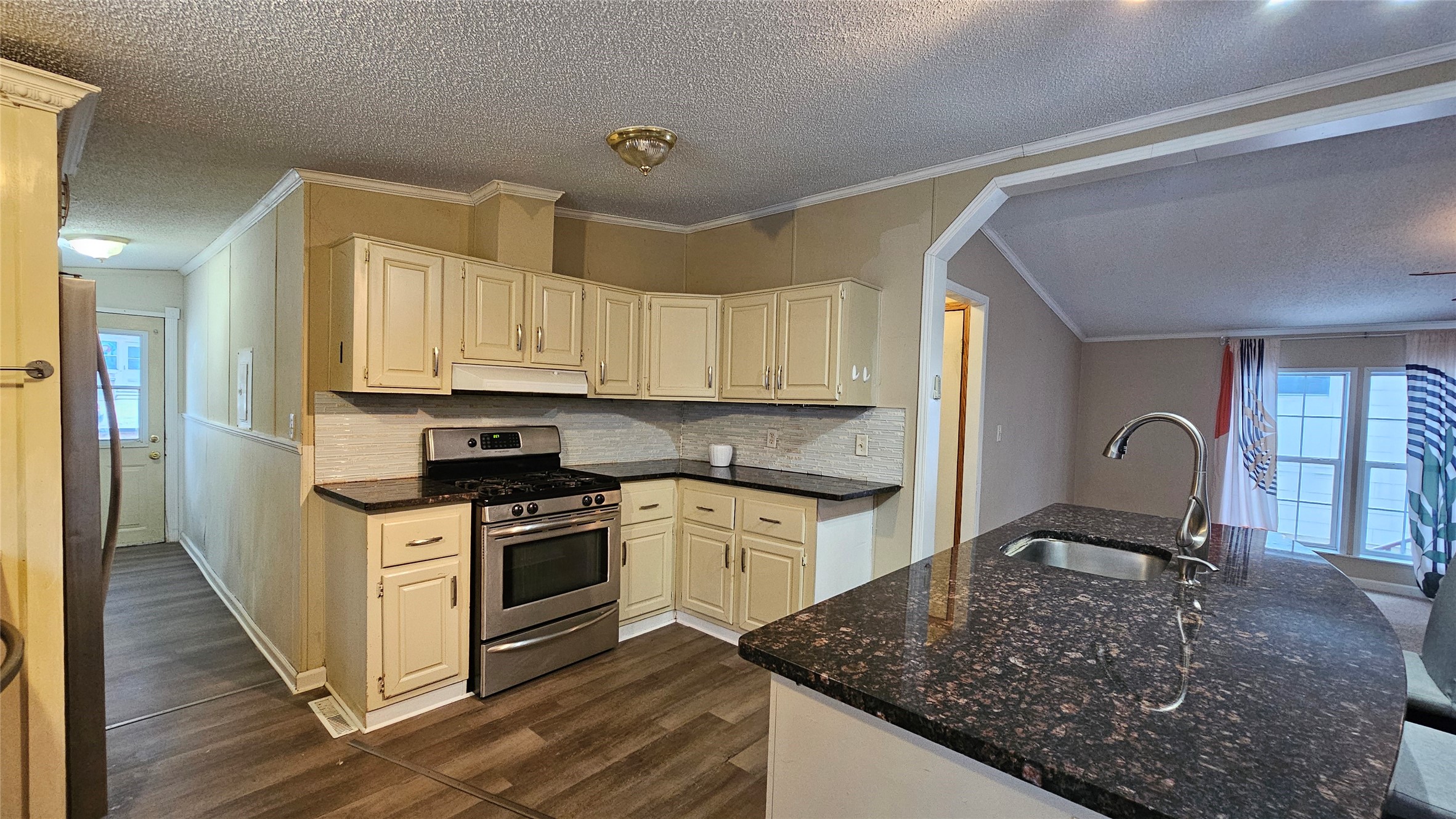 133 Kennedy Road Binghamton, NY 13901 - Photo 8 of 30