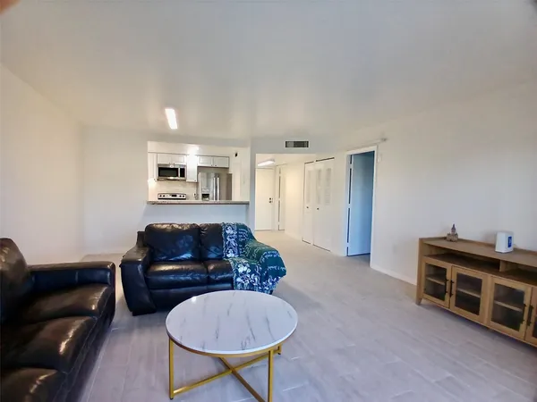 $1,790 | 4164 Inverrary Drive, Unit 311, Lauderhill, FL 33319
