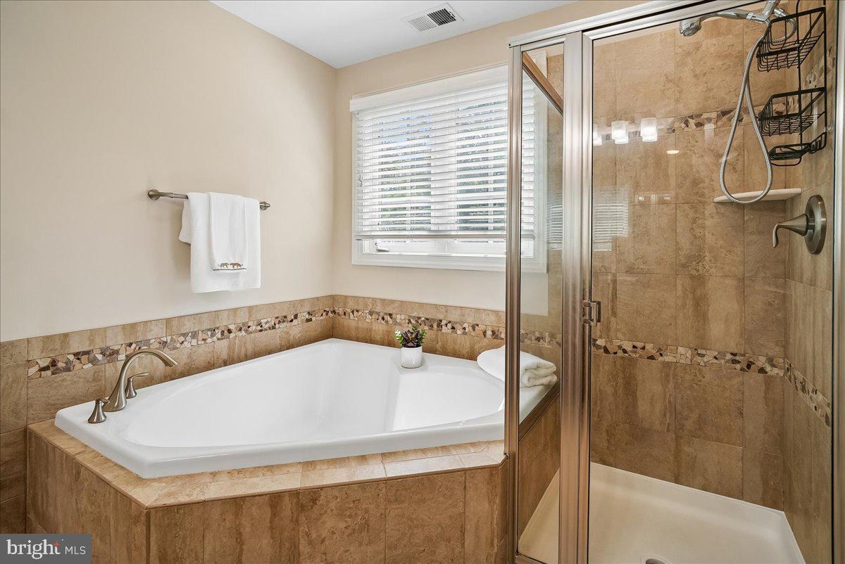 848 West Glebe Road Alexandria, VA 22305 - Photo 23 of 43 Soaking tub and separate shower