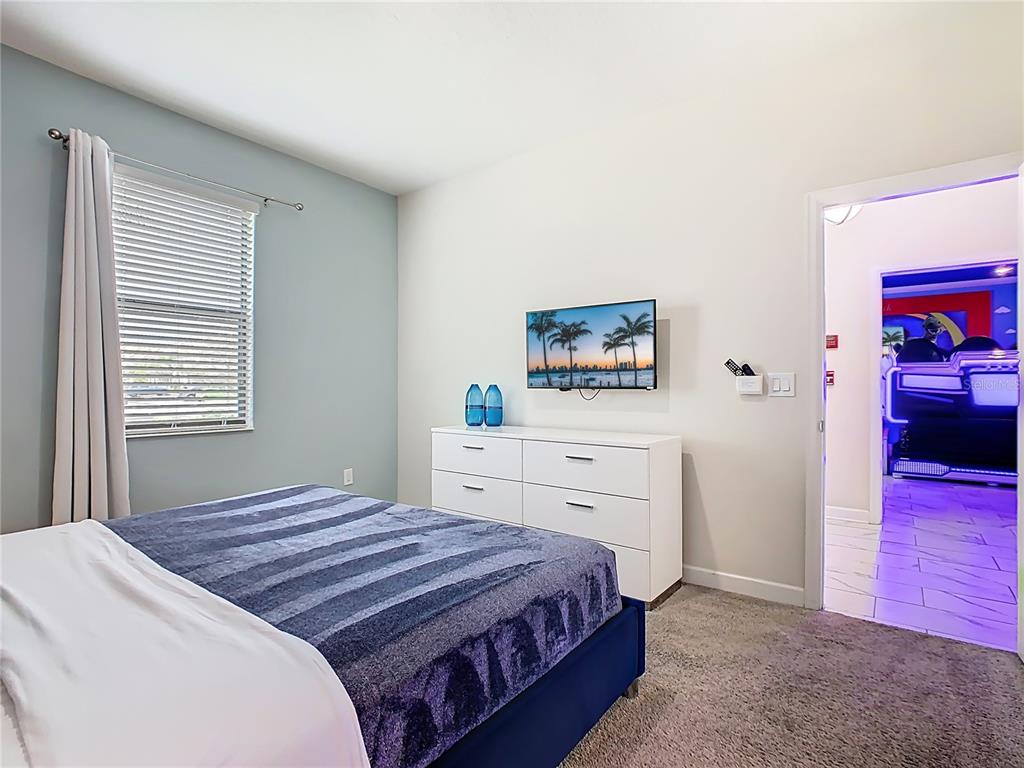 2925 Fable Street Kissimmee, FL 34746 - Photo 36 of 56 a bedroom with a bed and a dresser