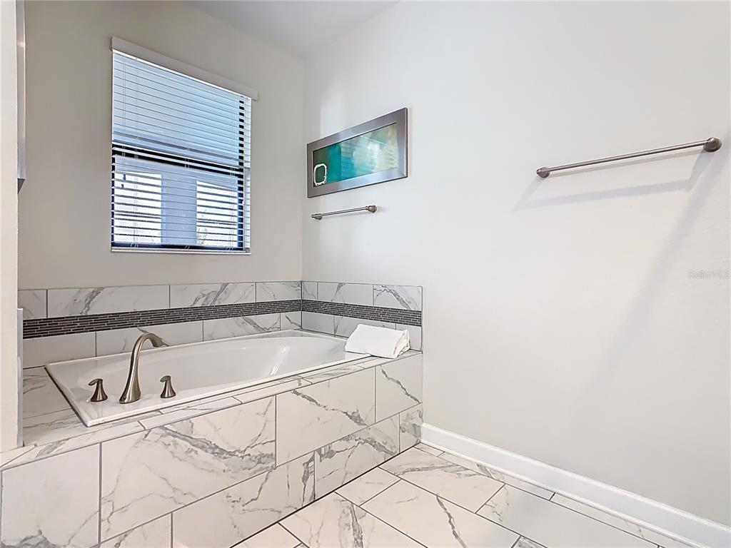 2925 Fable Street Kissimmee, FL 34746 - Photo 43 of 56 a bath tub sitting next to a window