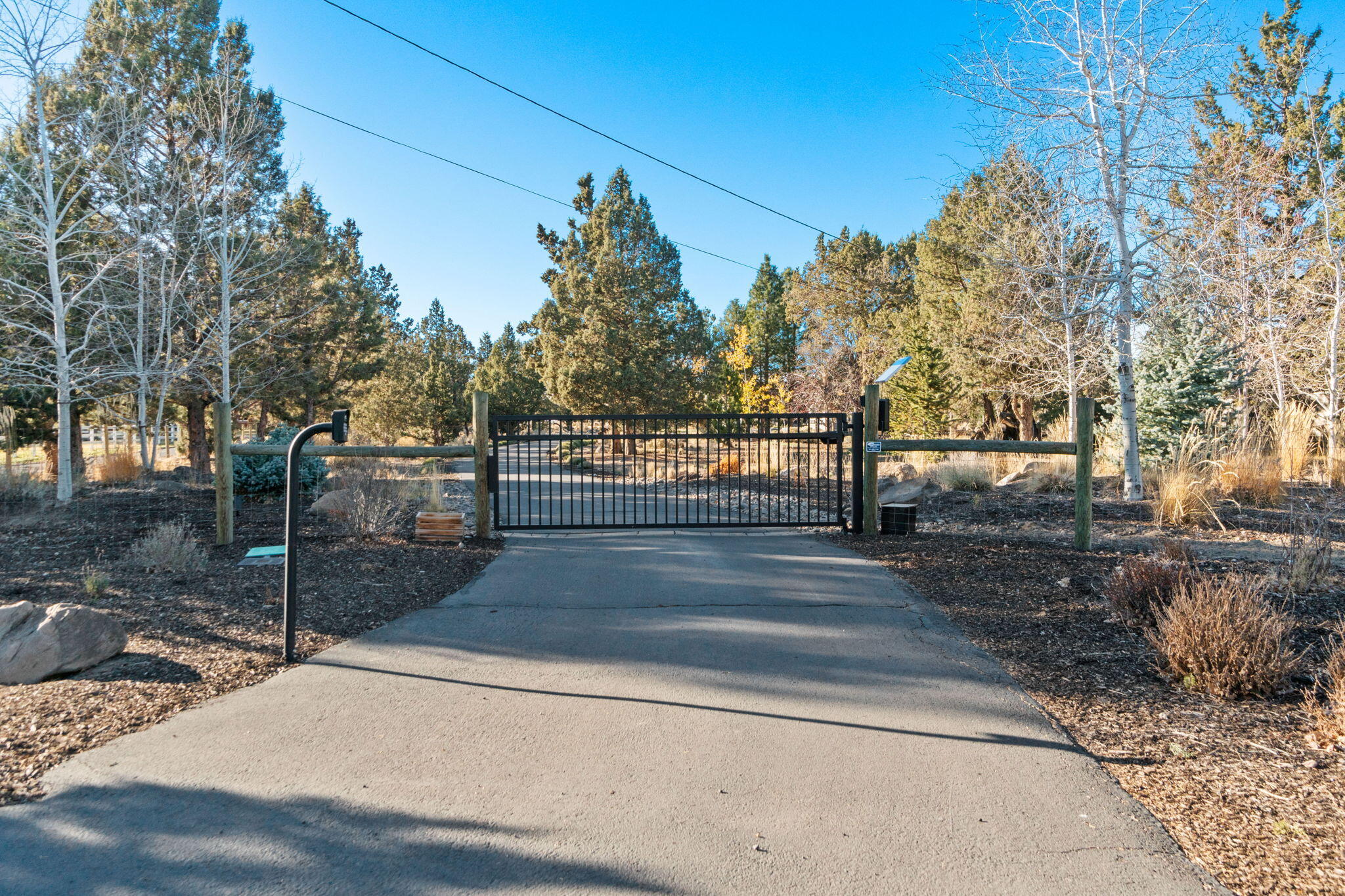 65181 Highland Road Bend, OR 97703 - Photo 54 of 70 Automated solar gate with privacy code
