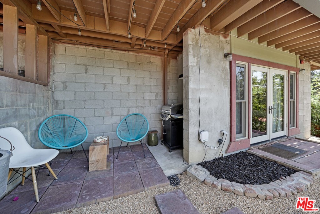 458 Rustic Drive Los Angeles, CA 90065 - Photo 34 of 41 a view of a chairs in patio