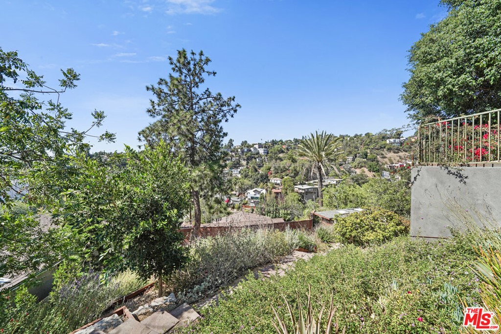 458 Rustic Drive Los Angeles, CA 90065 - Photo 36 of 41 a view of outdoor space and yard