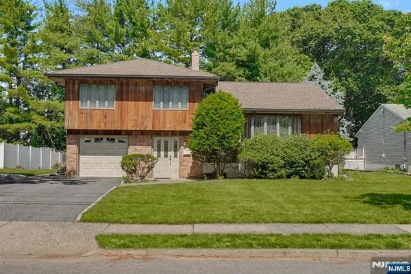 $889,000 | 151 Broadview Terrace, Paramus, NJ 07652