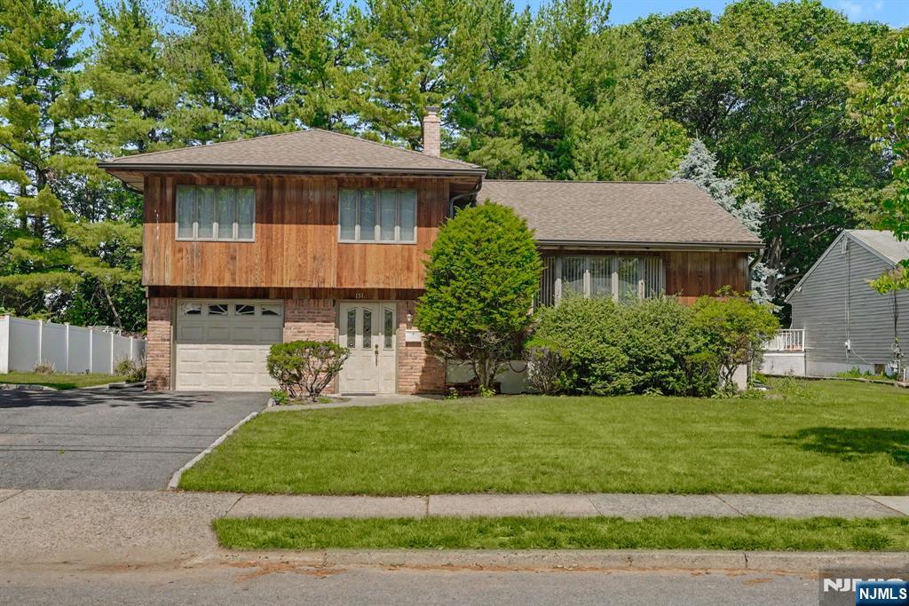 151 Broadview Terrace Paramus, NJ 07652 - Photo 1 of 17