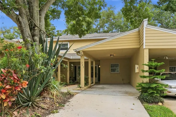 $269,999 | 205 Somerset Lane, Palm Harbor, FL 34684
