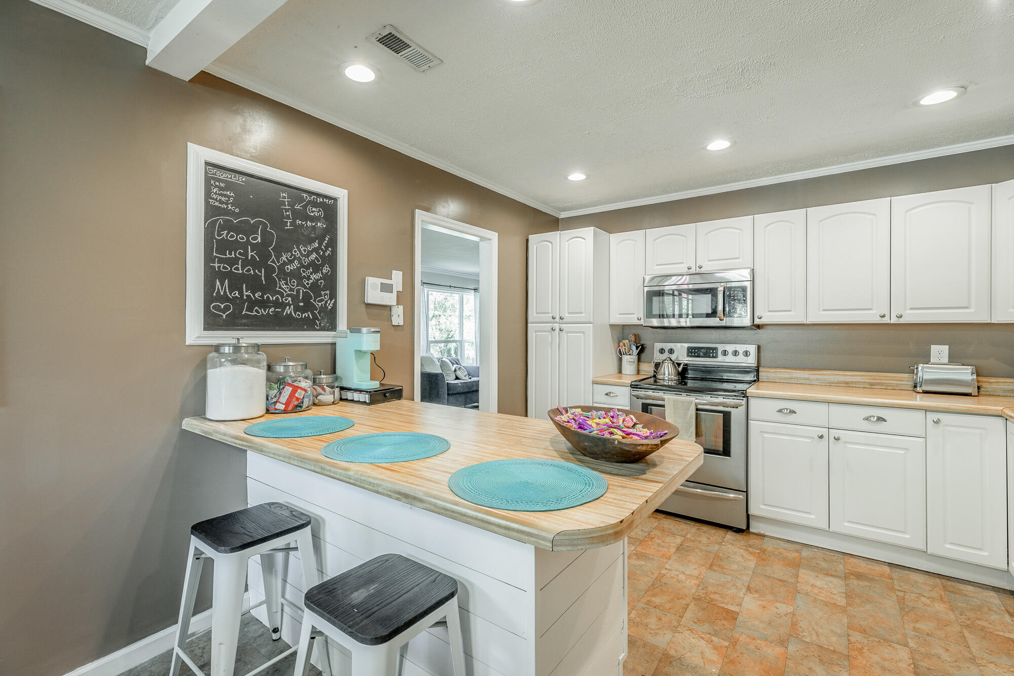 1043 Julian Road Chattanooga, TN 37421 - Photo 22 of 40 Kitchen