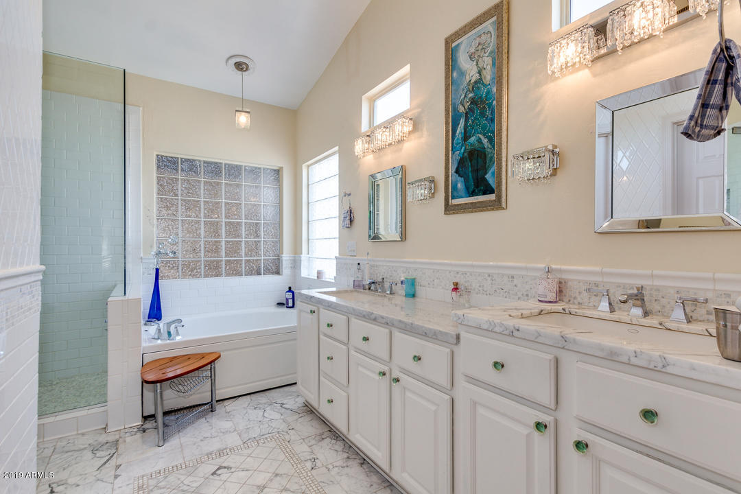 2036 East Clipper Lane Gilbert, AZ 85234 - Photo 17 of 24 Master bath