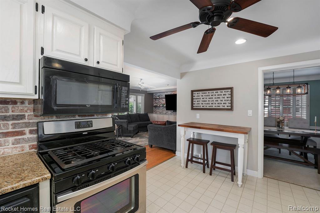 1629 Prestwick Road Grosse Pointe Woods, MI 48236 - Photo 14 of 37