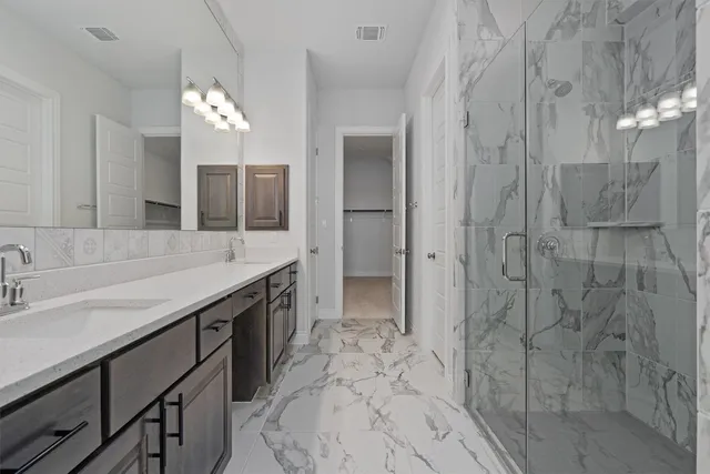 a view of empty room with ceiling fan
