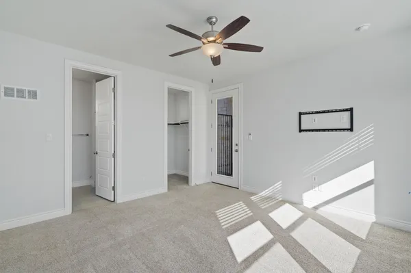 a view of livingroom with a ceiling fan
