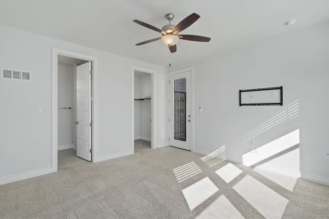 a view of livingroom with a ceiling fan