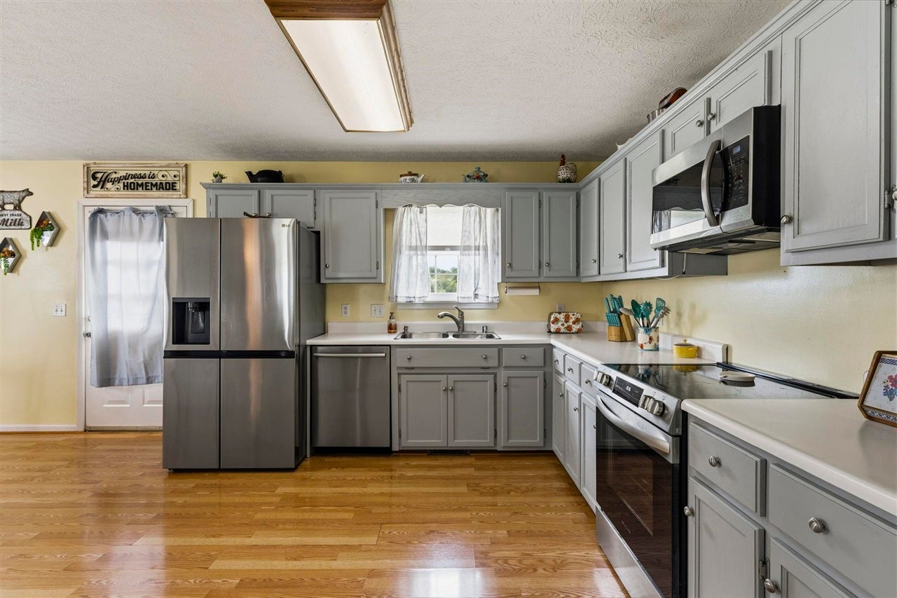 937 Dripping Springs Road Glasgow, KY 42141 - Photo 7 of 36 Gallery Image 7