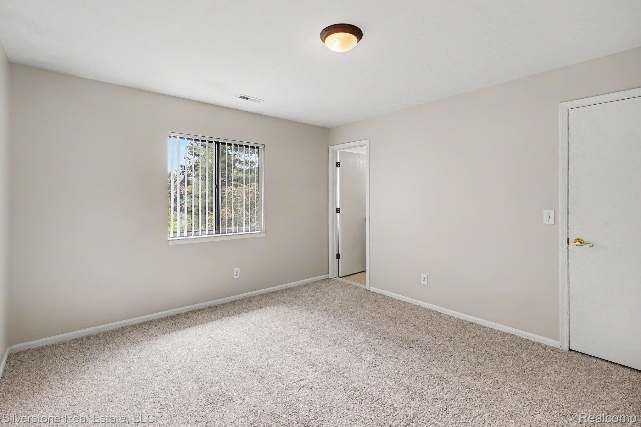 1502 Meadowside Drive Rochester, MI 48307 - Photo 17 of 27 017_file_3991.jpg