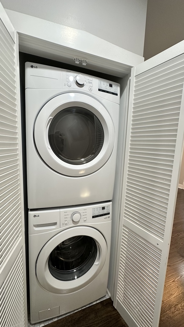 5224 North Bernard Street, Unit 1 Chicago, IL 60625 - Photo 7 of 13 a utility room with dryer and washer