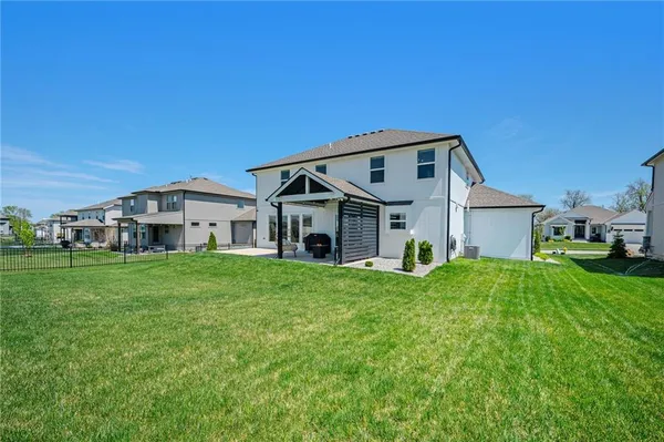 $659,900 | 3133 Southwest Summit View Trail, Lee's Summit, MO 64082