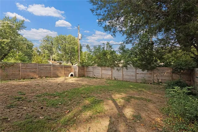 $135,000 | 2353 Englewood Court, Independence, MO 64052