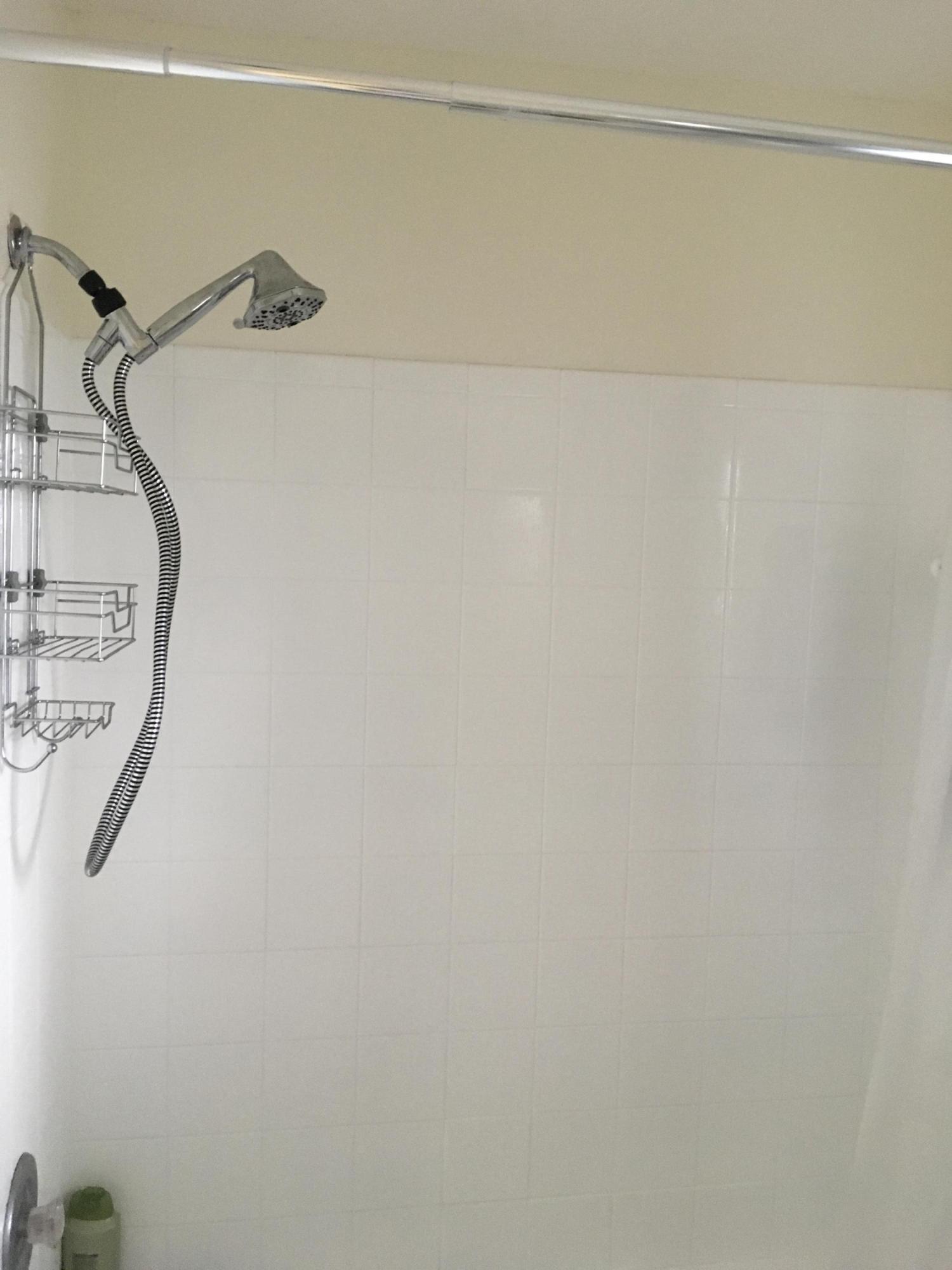 3069 Casa Rio Court Riviera Beach, FL 33418 - Photo 23 of 26 Second Floor Tub/Shower