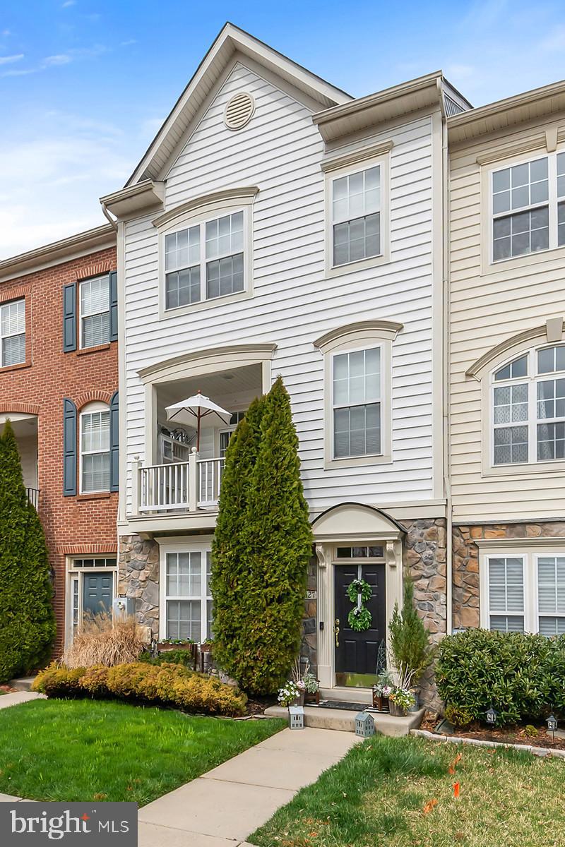 3 Level Townhome with Covered Porch / Deck