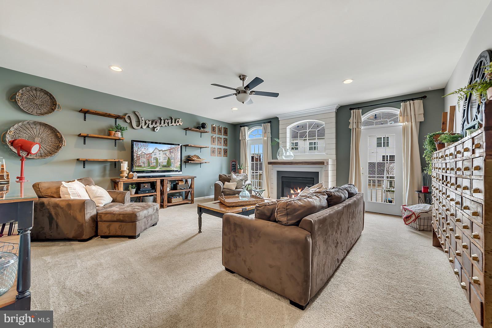 42427 Rockslide Terrace Brambleton, VA 20148 - Photo 16 of 54 Grand Living Room