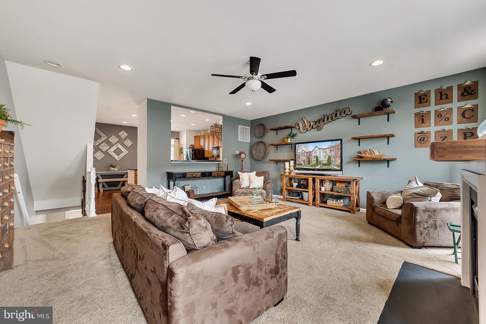 42427 Rockslide Terrace Brambleton, VA 20148 - Photo 19 of 54 Grand Living Room