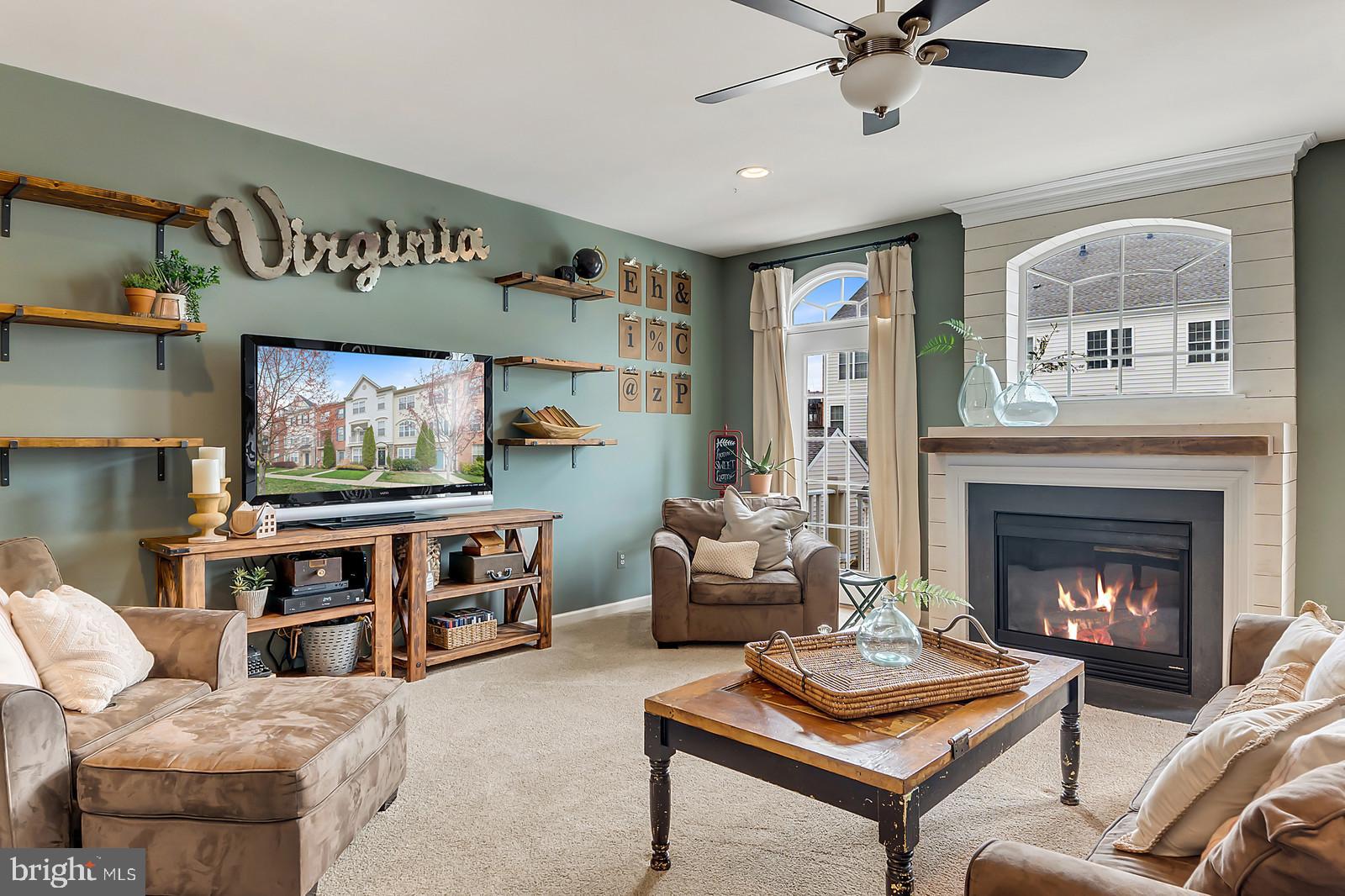 42427 Rockslide Terrace Brambleton, VA 20148 - Photo 23 of 54 Grand Living Room