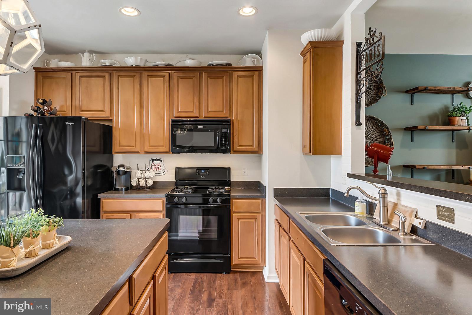 42427 Rockslide Terrace Brambleton, VA 20148 - Photo 26 of 54 Kitchen with Island