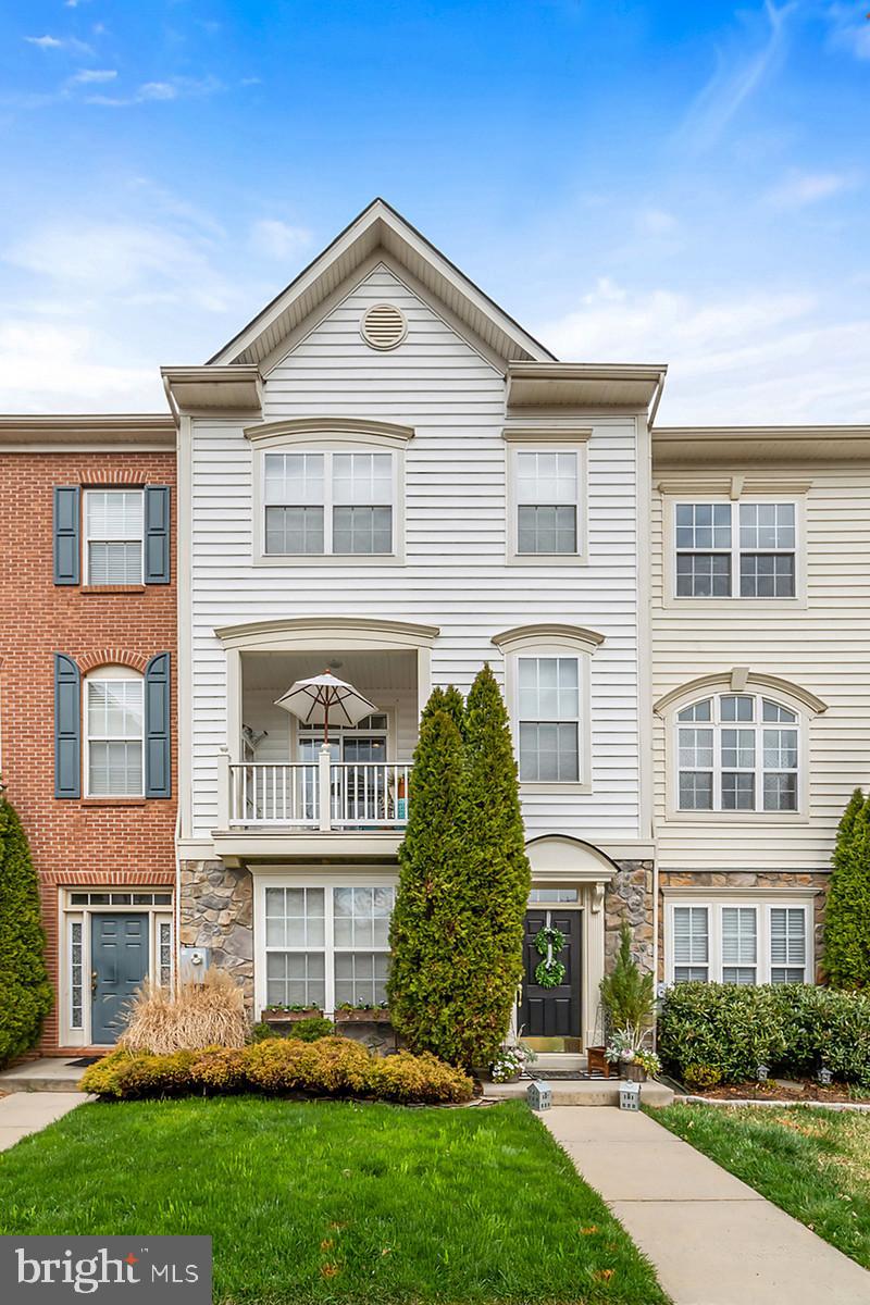 3 Level Townhome with Covered Porch / Deck