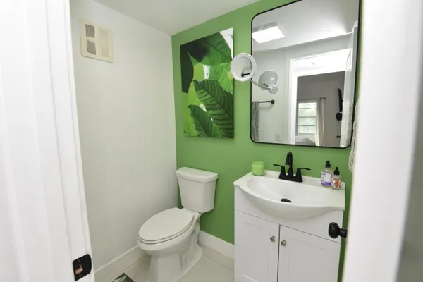 $1,500 | 112 Salisbury East, Unit E, West Palm Beach, FL 33417