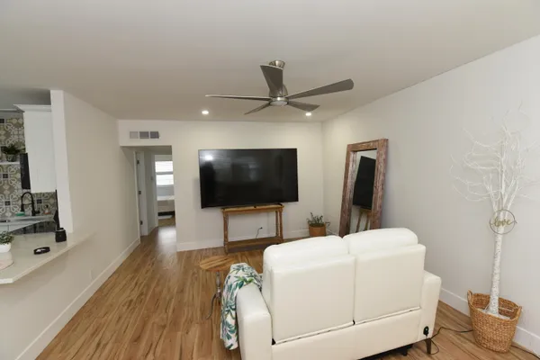 $1,500 | 112 Salisbury East, Unit E, West Palm Beach, FL 33417