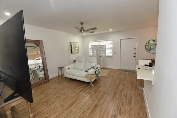 $1,500 | 112 Salisbury East, Unit E, West Palm Beach, FL 33417