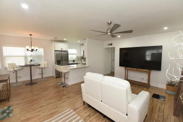 $1,500 | 112 Salisbury East, Unit E, West Palm Beach, FL 33417