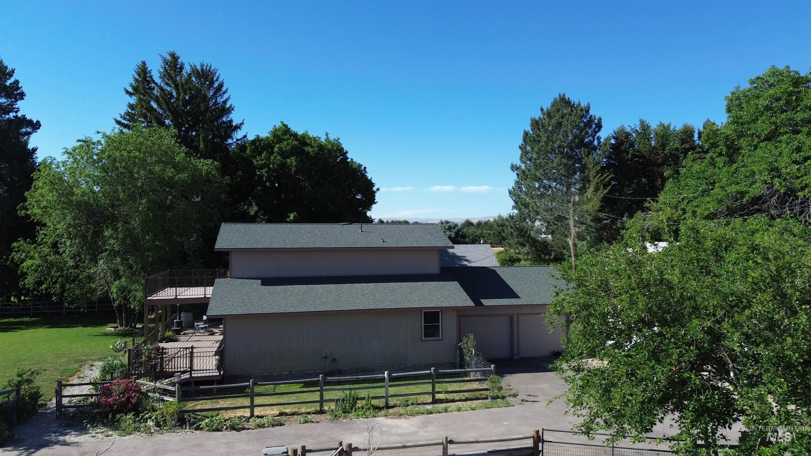 16985 Garnet Road Wilder, ID 83676 - Photo 10 of 39 Multi-level residence featuring a dark green shingle roof and tan siding